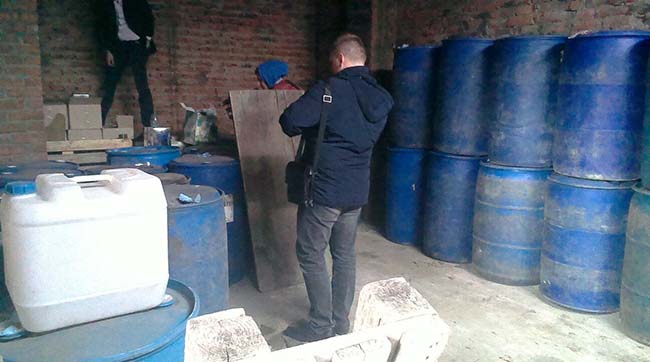 ​У Житомирі припинено діяльність двох підпільних цехів з виробництва фальсифікованого алкоголю