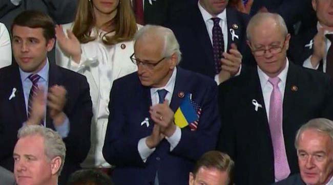 ​Конгресмен-демократ приніс на промову Трампа український прапорець
