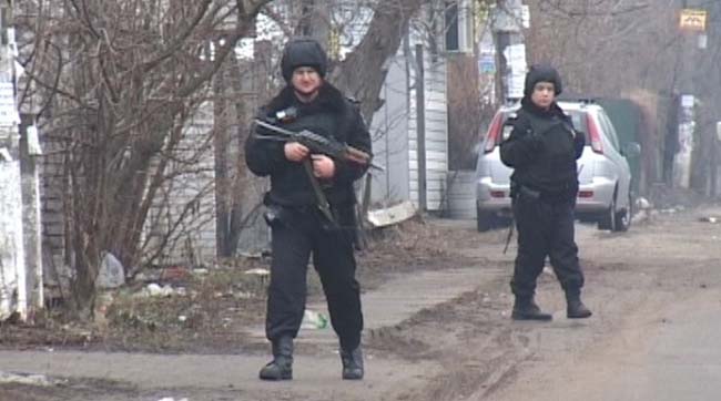 ​Поліція Києва розшукує зловмисника, який викрав маршрутку і поранив поліцейського
