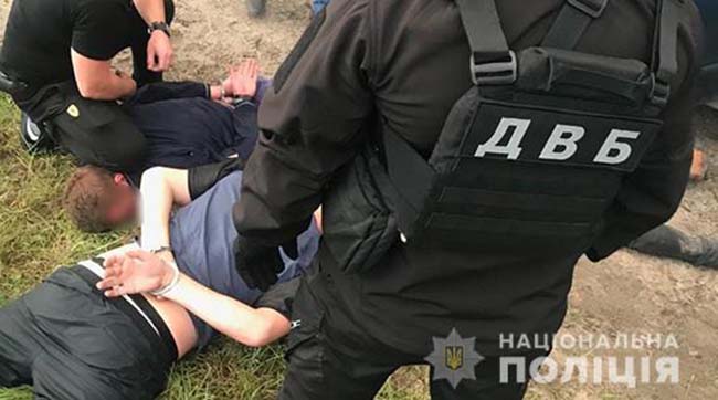 ​На Львівщині поліцейські затримали розбійну групу, яка грабувала місцевих мешканців
