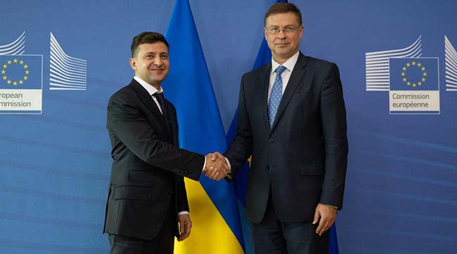 ​Президент України Володимир Зеленський зустрівся з Віце-президентом Європейської Комісії Валдісом Домбровскісом