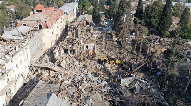 ​Жителі Гянджі відновлюють будинки після ракетного обстрілу ЗС Вірменії
