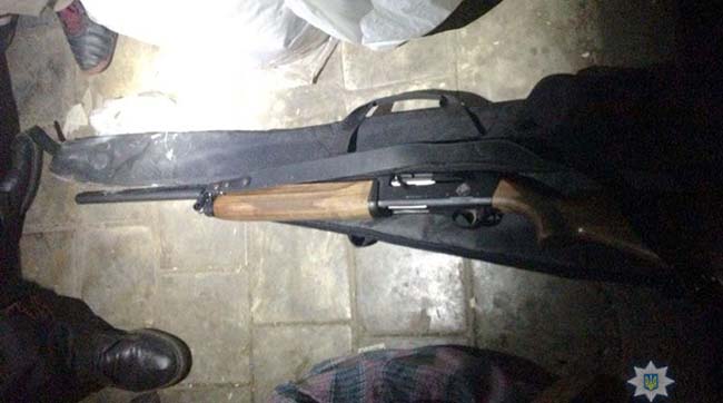 ​На Донеччині поліцейські затримали наркодилера та вилучили арсенал нелегальної зброї