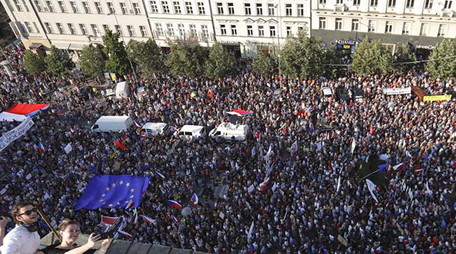 ​У Празі назрівають найбільші протести з часів Оксамитової революції