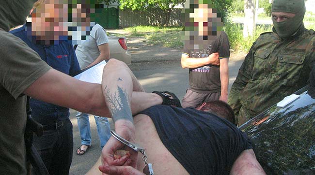 ​На Донеччині затримали групу злочинців, які вимагали гроші у громадян