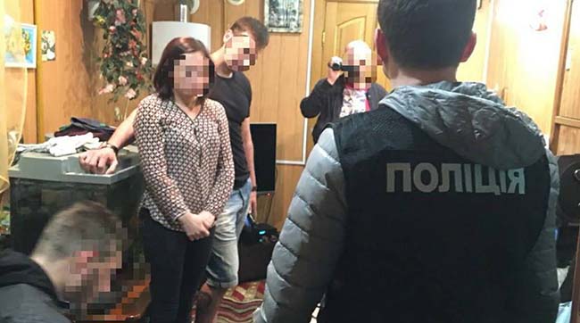 ​У Києві повідомлено про підозру 4 сутенеркам, які втягнули в зайняття проституцією близько 20 жінок
