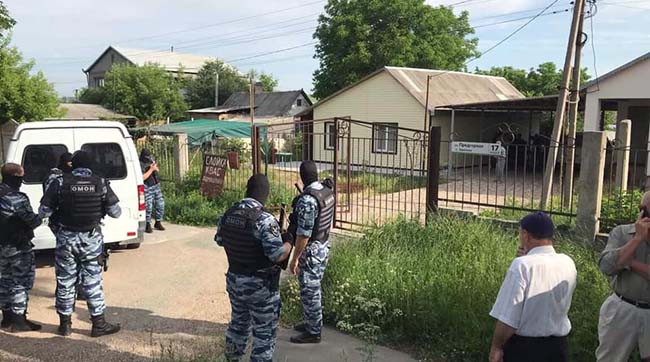 ​Оккупанты снова нагрянули с обысками в дома крымских татар