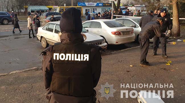 ​У Миколаєві чоловік розстріляв подружжя біля районного суду