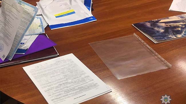 ​У Києві затримали шахрая, який під час продажу квартири мав два паспорти із різними даними