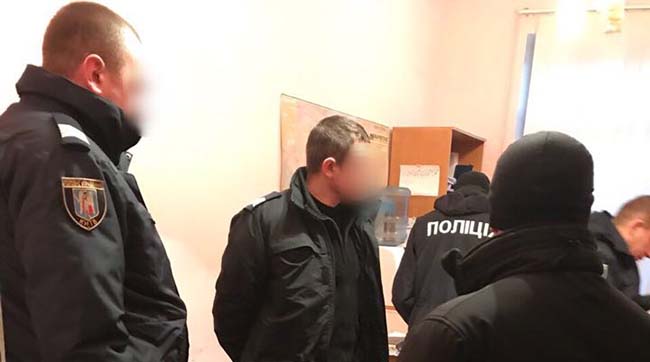 ​Столична прокуратура завершила слідство відносно 7 поліцейських, які «кришували» злодіїв на Київському залізничному вокзалі