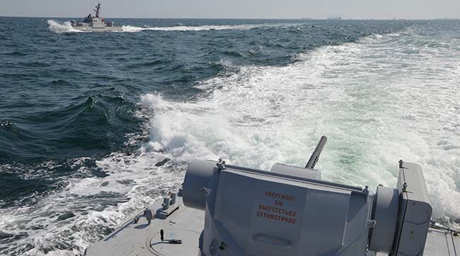 ​Прикордонні кораблі рф здійснили відверто агресивні дії проти кораблів ВМС ЗС України