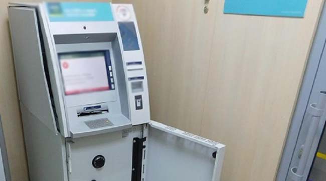 ​На Троєщині двоє невідомих намагалися підірвати банкомат - поліція почала розшук злочинців