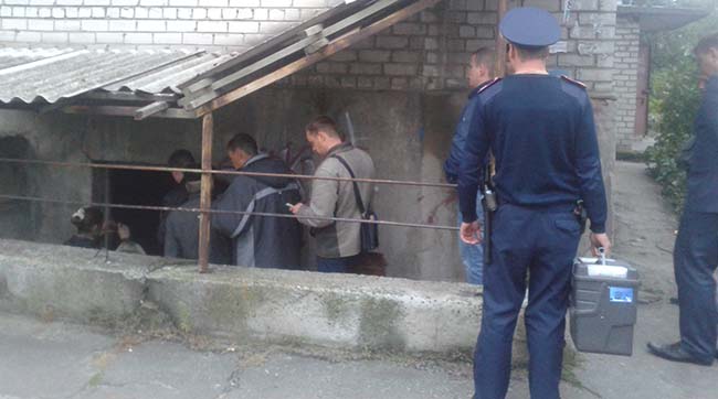 ​На Донеччині заарештовано бодяжників сурогатного алкоголю, причетних до отруєння та загибелі людей у м. Лиман