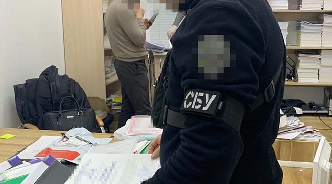 ​СБУ викрила у Києві ділків, які допомагали громадянам рф «працевлаштуватися» в країнах ЄС