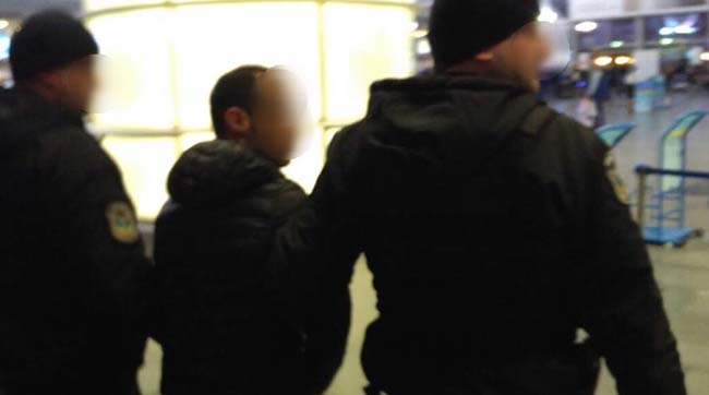 ​В аеропорту «Бориспіль» затримали торгівця людьми, який переправляв українських дівчат до міста Дубай