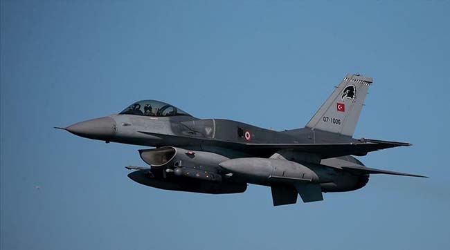 ​Туреччина спростувала заяву грецького прем'єра: літаки ВПС Туреччини не переслідували вертоліт прем'єра Греції