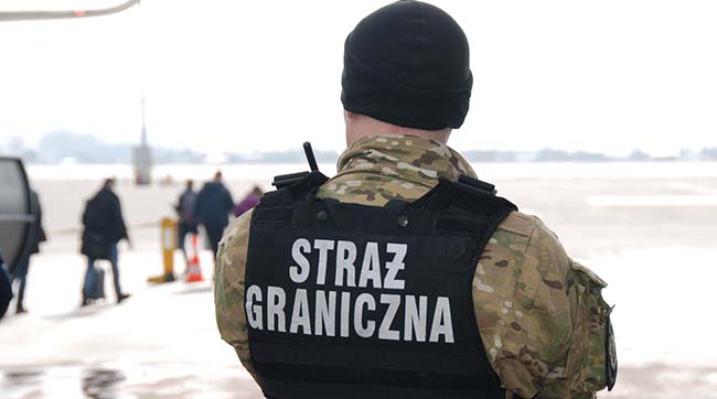 ​Українка у польському аеропорту дожартувалася до неприємностей, сказавши про бомбу у багажу