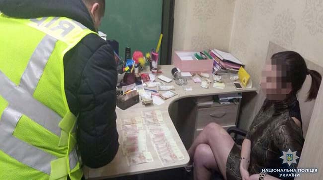 ​У Києві поліція викрила бордель, замаскований під стрип-клуб