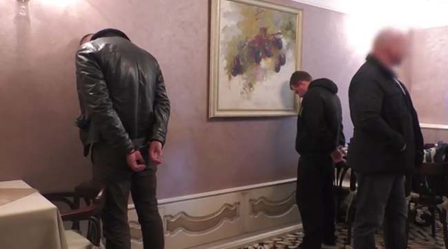 ​У Києві затримали викрадачів стародруку «Апостол»