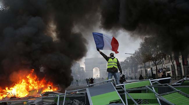 ​Заворушення в Парижі - тисячі протестувальників вийшли на загальнонаціональний протест