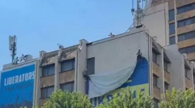 Демонстративна відповідь: у Приштині зняли прапор солідарності з Україною через позицію Києва щодо Косова