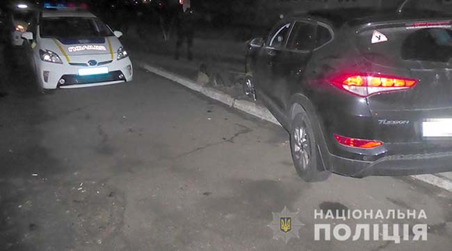 ​У Києві юнак угнав автомобіль та при спробі втечі вчинив опір і розпилив газ у поліцейського
