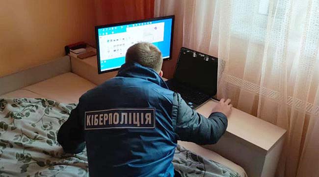 ​Поліцейські Чернігівщини викрили шахраїв, які під приводом працевлаштування оформляли на клієнтів кредити