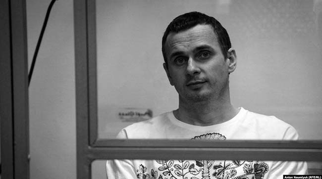 ​Политузнику Олегу Сенцову исполняется 43 года, из которых шестой день рождения он встречает в русской тюрьме