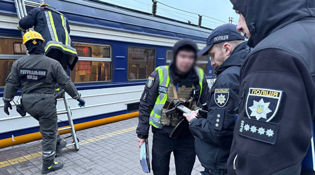 Поліцейські встановлюють обставини смерті підлітка на станції «Видубичі»