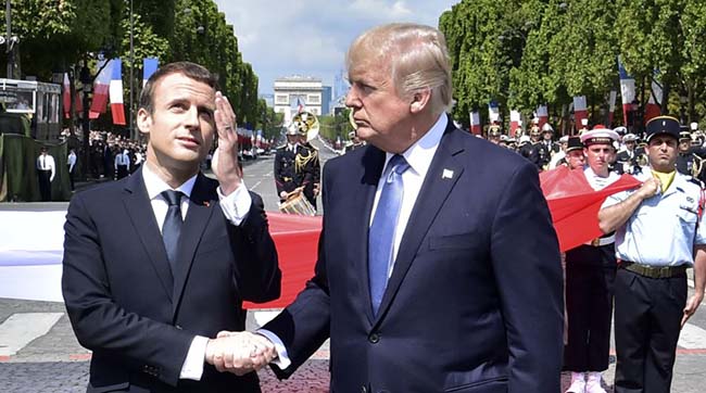 ​Президент Франції Макрон їде до Східної Європи, порівнявшись у падінні рейтингів з Трампом
