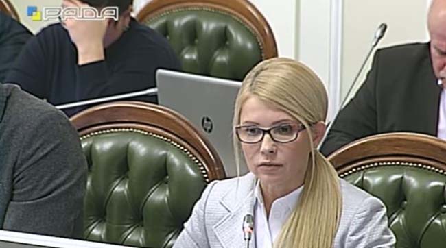 ​Тимошенко вимагає прикрити «лавочку» Гонтаревої і знести «дах» Порошенко