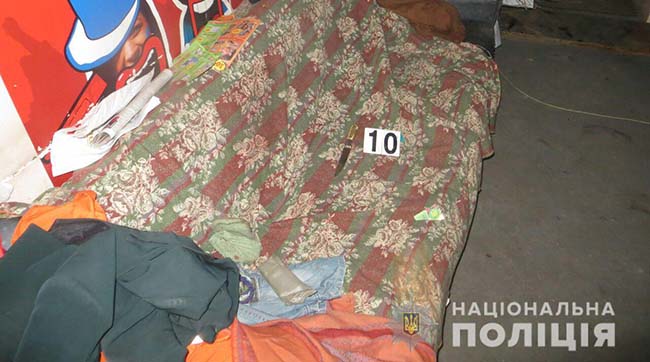 ​На столичному Печерську оперативники затримали чоловіка за ножове поранення співмешканки
