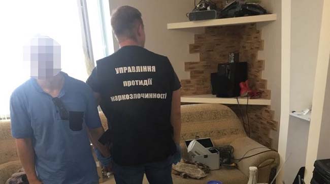 ​У столиці ліквідували нарколабораторію, яку обладнав у квартирі житель Київщини