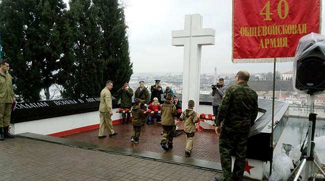 ​Мир вчера отмечал Рождество, а крымские оккупанты - 40-летие вторжения в Афганистан
