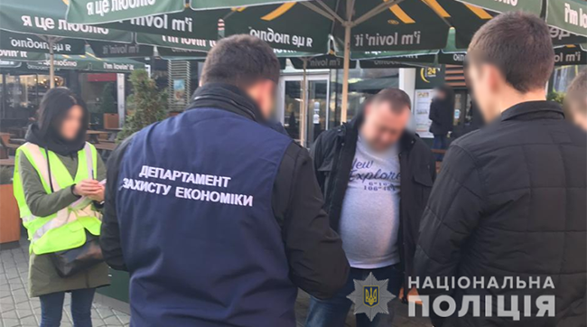 ​У Києві поліція затримала ОЗГ посадовців-вимагачів хабарів з підприємців