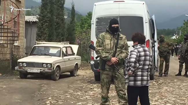 ​Репрессии в Крыму: оккупанты провели обыски в поселках крымских татар