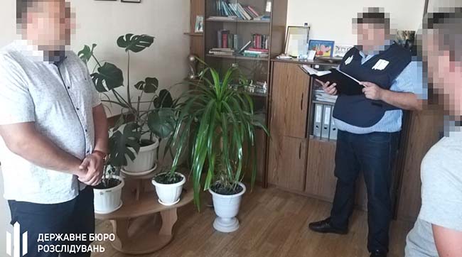 ​Систематичні хабарі за погодження документів - ДБР затримало посадовця Управління Держпраці у Кіровоградській області