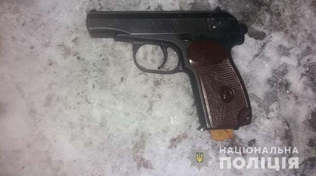 ​На Київщині родич господаря магазину застрелив крадія на місці злочину з його ж зброї