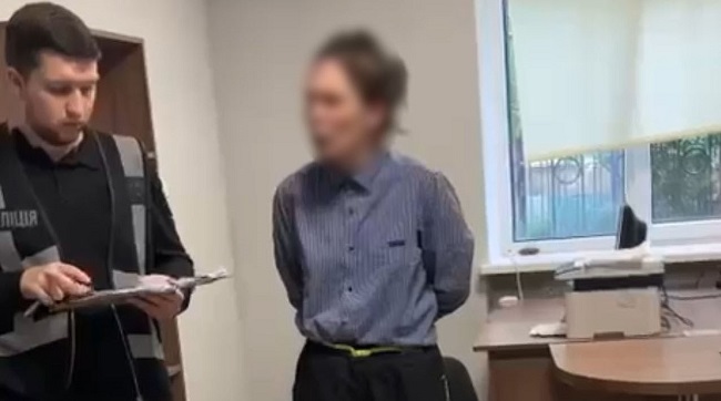 У Києві поліцейські затримали жінку, яка під дією наркотиків поцілила ножом у співмешканця