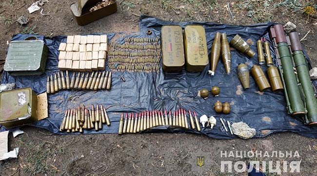 ​На Луганщині правоохоронці вилучили схрон з боєприпасами