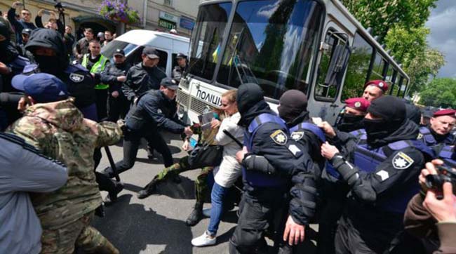 ​Дії поліції у ході подій 9 травня в містах України повинні бути ефективно та неупереджено розслідувані