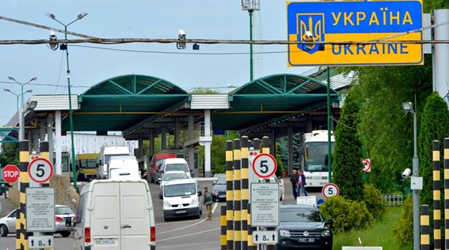 ​На польсько-українському кордоні відновили піший рух - з Польщі до України кордон перейшли 325 осіб
