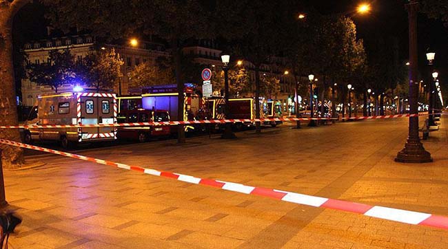 ​Під Парижем автомобіль протаранив піцерію, загинула 13-річна дівчинка