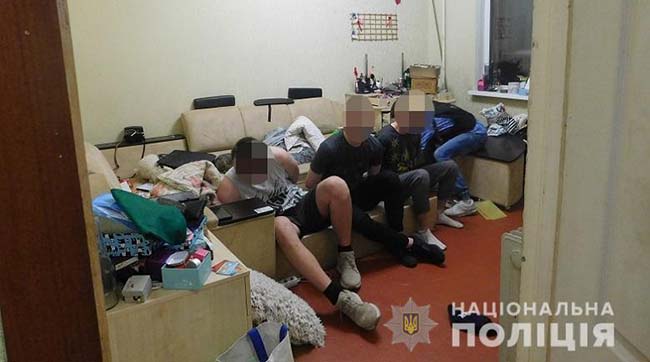 ​Троє зловмисників організували в одній із київських квартир наркопритон