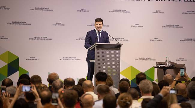 ​На зустрічі з представниками ділових кіл Президент Зеленський заявив про боротьбу з контрабандою та рейдерством