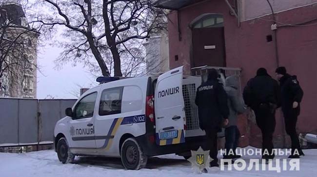 ​Оперативники поліції Києва затримали афериста, який зі спільником ошукав трьох пенсіонерок