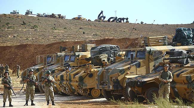 ​ЗС Туреччини стягують велику кількість військово-транспортної техніки на кордон з Сирією