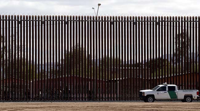 ​Верховний суд США відмовився зупинити будівництво стіни на кордоні з Мексикою - у штабі Трампа заявили про перемогу