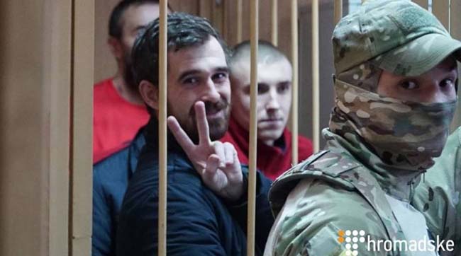 ​Лефортовский суд сегодня в конвейерном режиме продлевал арест украинским морякам