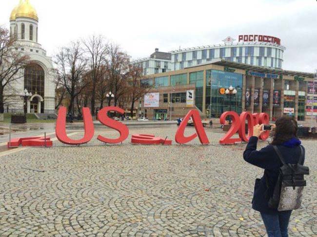 В центре Калининграда ветер превратил «Russia» в «USA»
